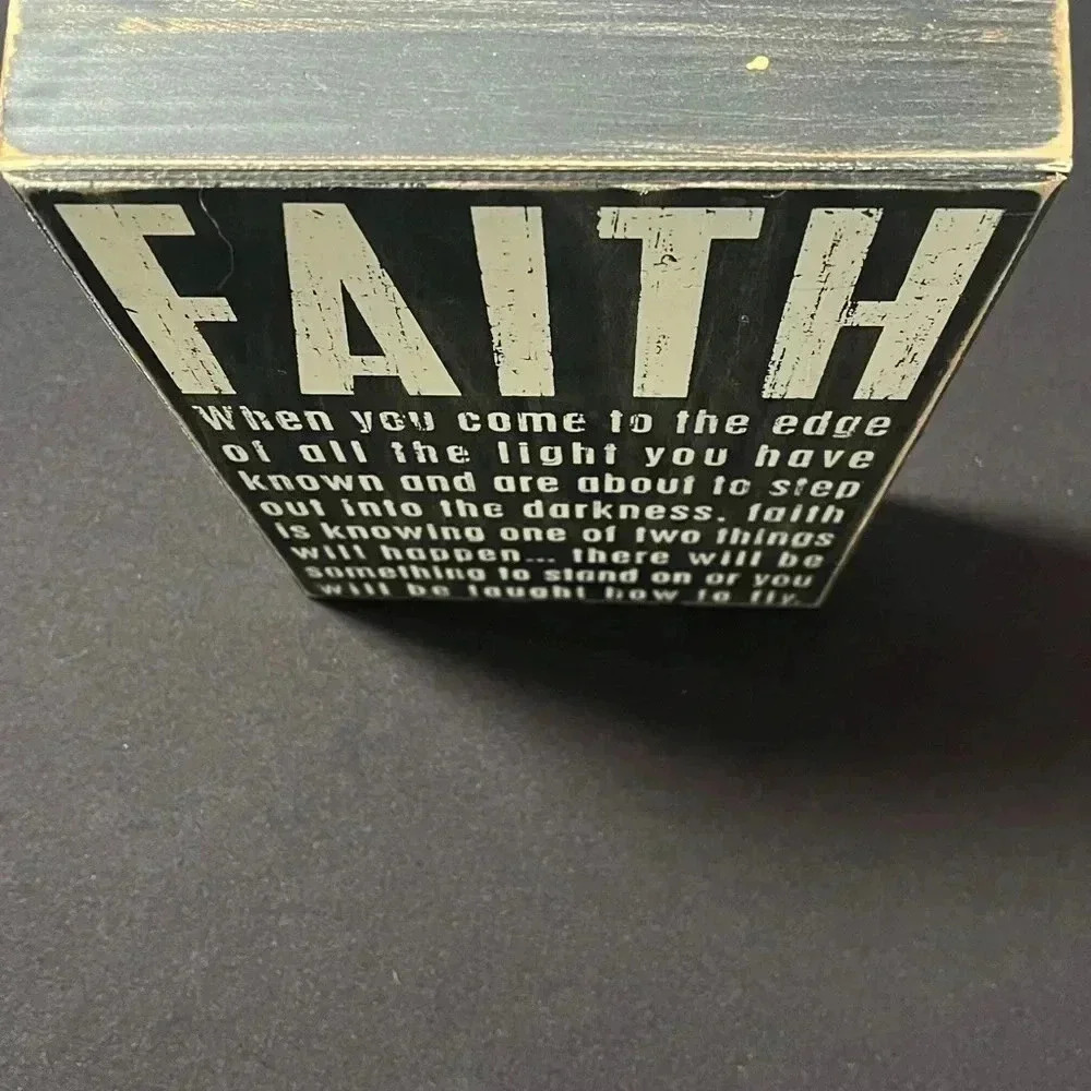 Wooden distressed wall art “FAITH” 7” x 11” GUC - Picture 6 of 10